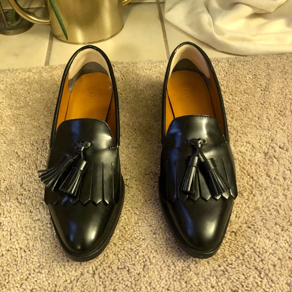 Everlane Black Modern Tassel Loafers Size 6